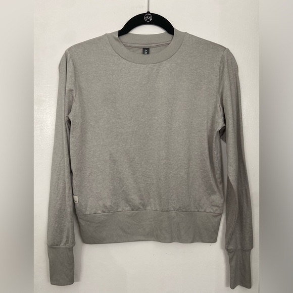 Vuori Tops - Vuori Daydream Long Sleeve Crew Light Heather Grey Size XS